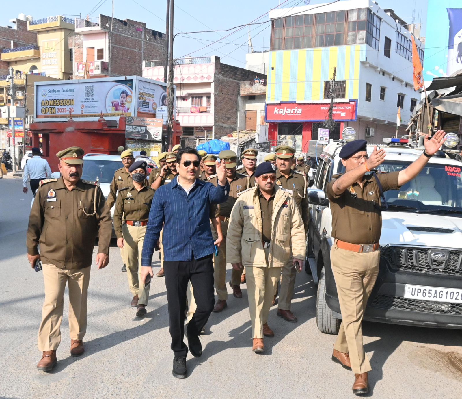 वाराणसी में जाम की समस्या का निरीक्षण करते सीपी:फोटो बच्चा गुप्ता वाराणसी में जाम की समस्या का निरीक्षण करते सीपी:फोटो बच्चा गुप्ता