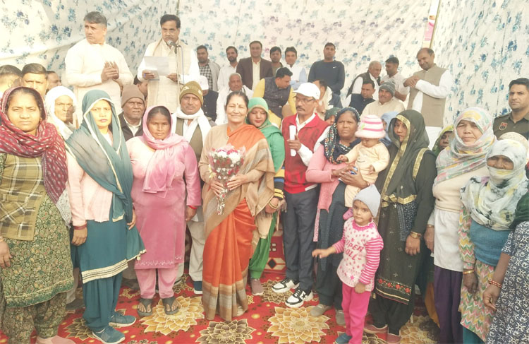 15 Snp-4 सोनीपत: गांव मुरथल में विधायक कृष्णा गहलावत ने ग्रामवासियों का आभार व्यक्त करते हुए। 15 Snp-4 सोनीपत: गांव मुरथल में विधायक कृष्णा गहलावत ने ग्रामवासियों का आभार व्यक्त करते हुए।