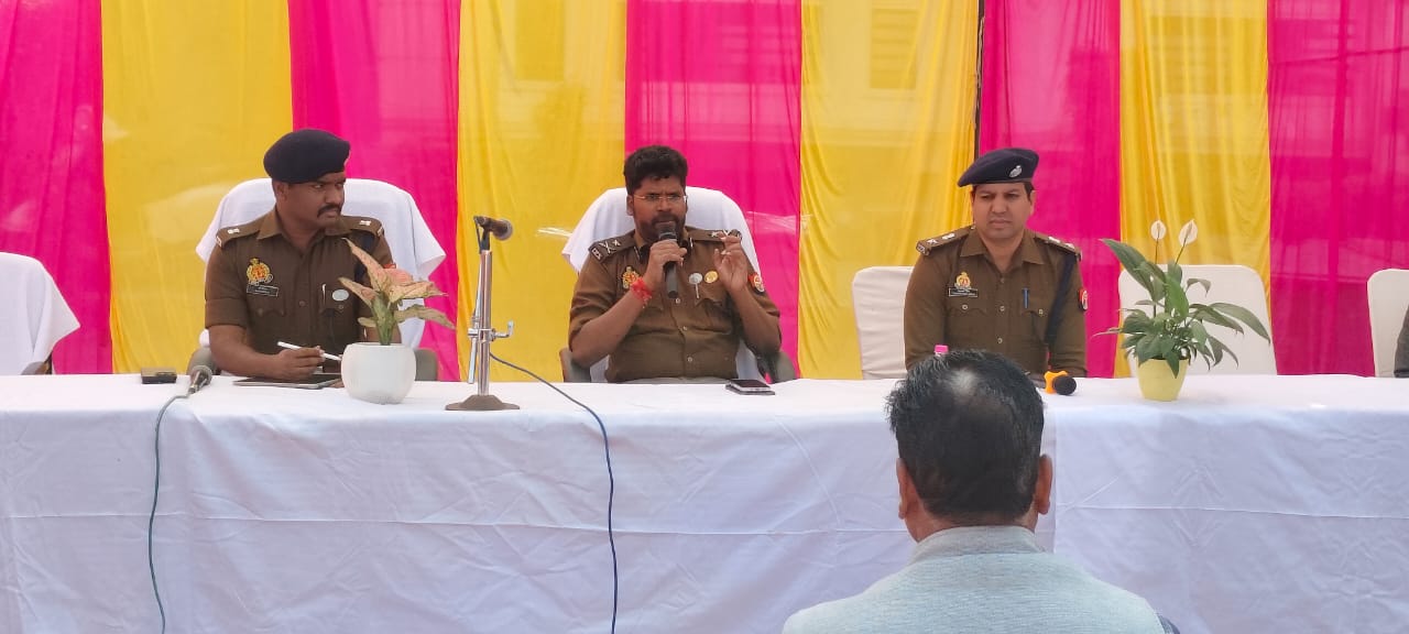 जेसीपी की जन चौपाल :फोटो बच्चा गुप्ता जेसीपी की जन चौपाल :फोटो बच्चा गुप्ता