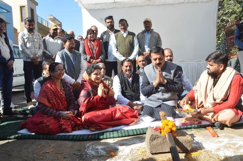 राज्यमंत्री कृष्णा गौर ने विकास कार्यों का किया भूमिपूजन राज्यमंत्री कृष्णा गौर ने विकास कार्यों का किया भूमिपूजन