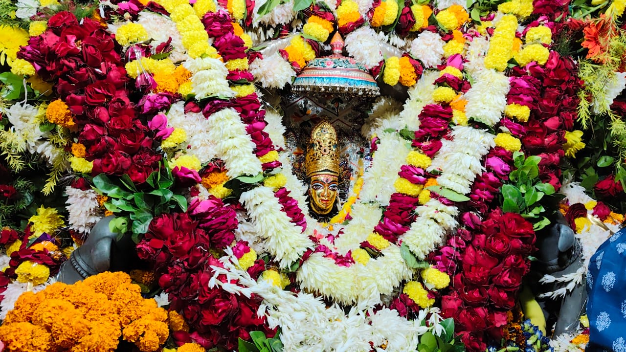 बाबा बटुक भैरव का सात्विक श्रृंगार:फोटो बच्चा गुप्ता बाबा बटुक भैरव का सात्विक श्रृंगार:फोटो बच्चा गुप्ता