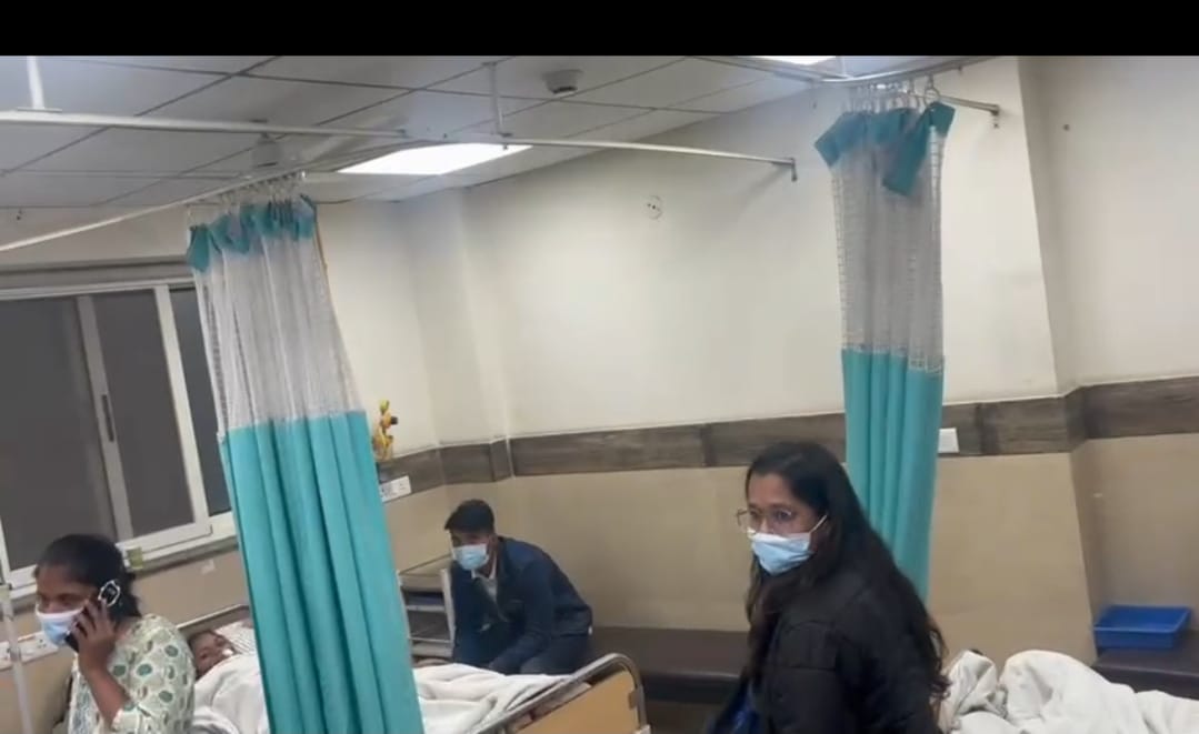 उत्कर्ष कोचिंग में चल रही क्लास में बारह से ज्यादा छात्रों की बिगड़ी तबीयत उत्कर्ष कोचिंग में चल रही क्लास में बारह से ज्यादा छात्रों की बिगड़ी तबीयत