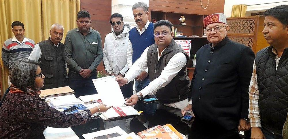 भाजपा के एक साल पर बीकानेर कांग्रेस ने राज्यपाल के नाम सौंपा ज्ञापन भाजपा के एक साल पर बीकानेर कांग्रेस ने राज्यपाल के नाम सौंपा ज्ञापन