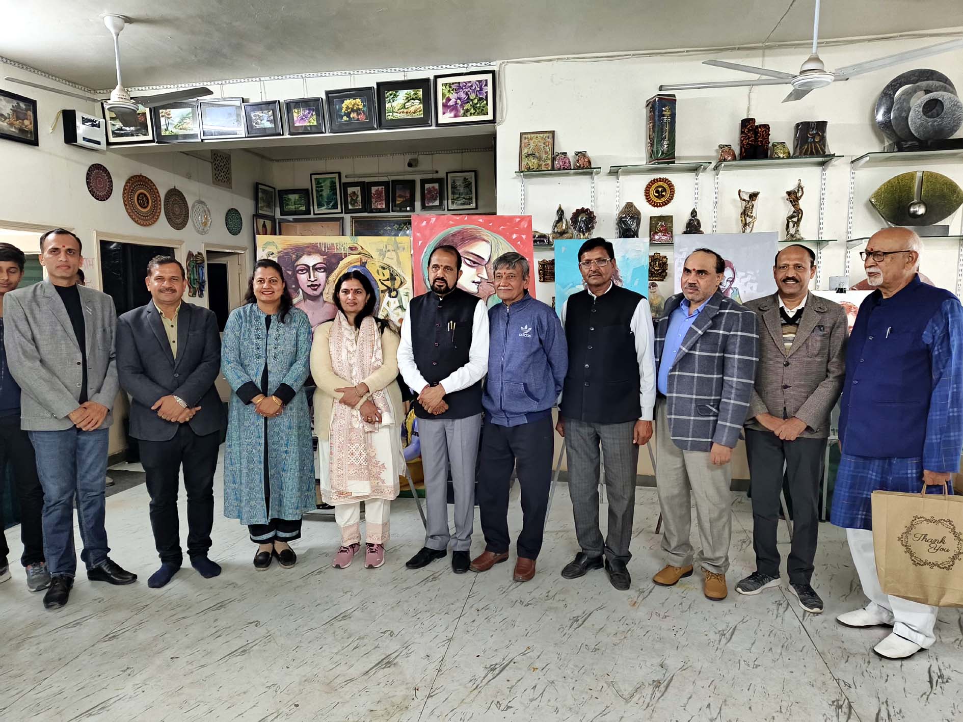 कार्यशाला के समापन अवसर पर उपस्थित अतिथि व आयोजक। कार्यशाला के समापन अवसर पर उपस्थित अतिथि व आयोजक।