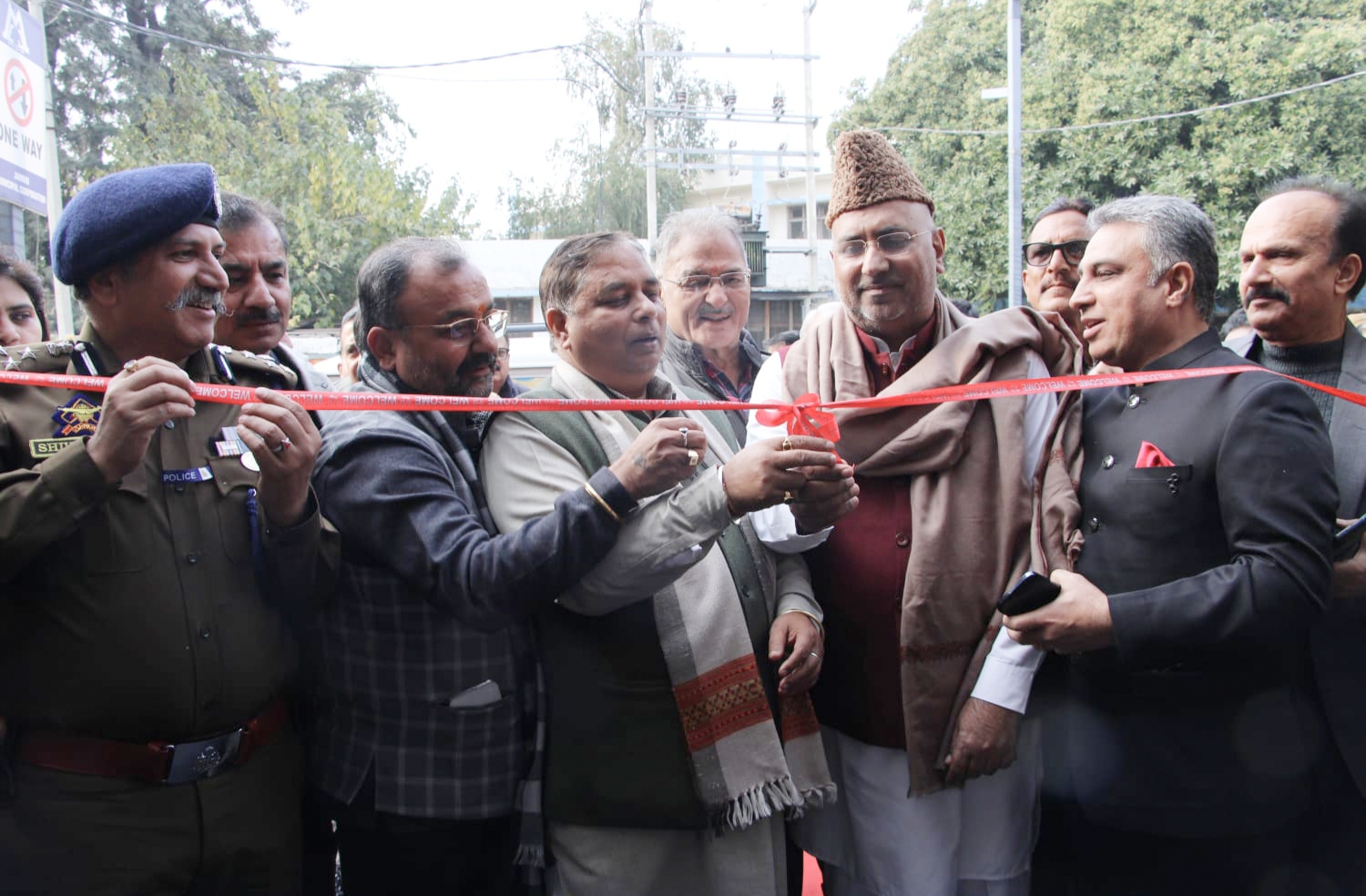 प्रीमियम घड़ियाँ और आईवियर स्टोर खुला गांधी नगर में प्रीमियम घड़ियाँ और आईवियर स्टोर खुला गांधी नगर में