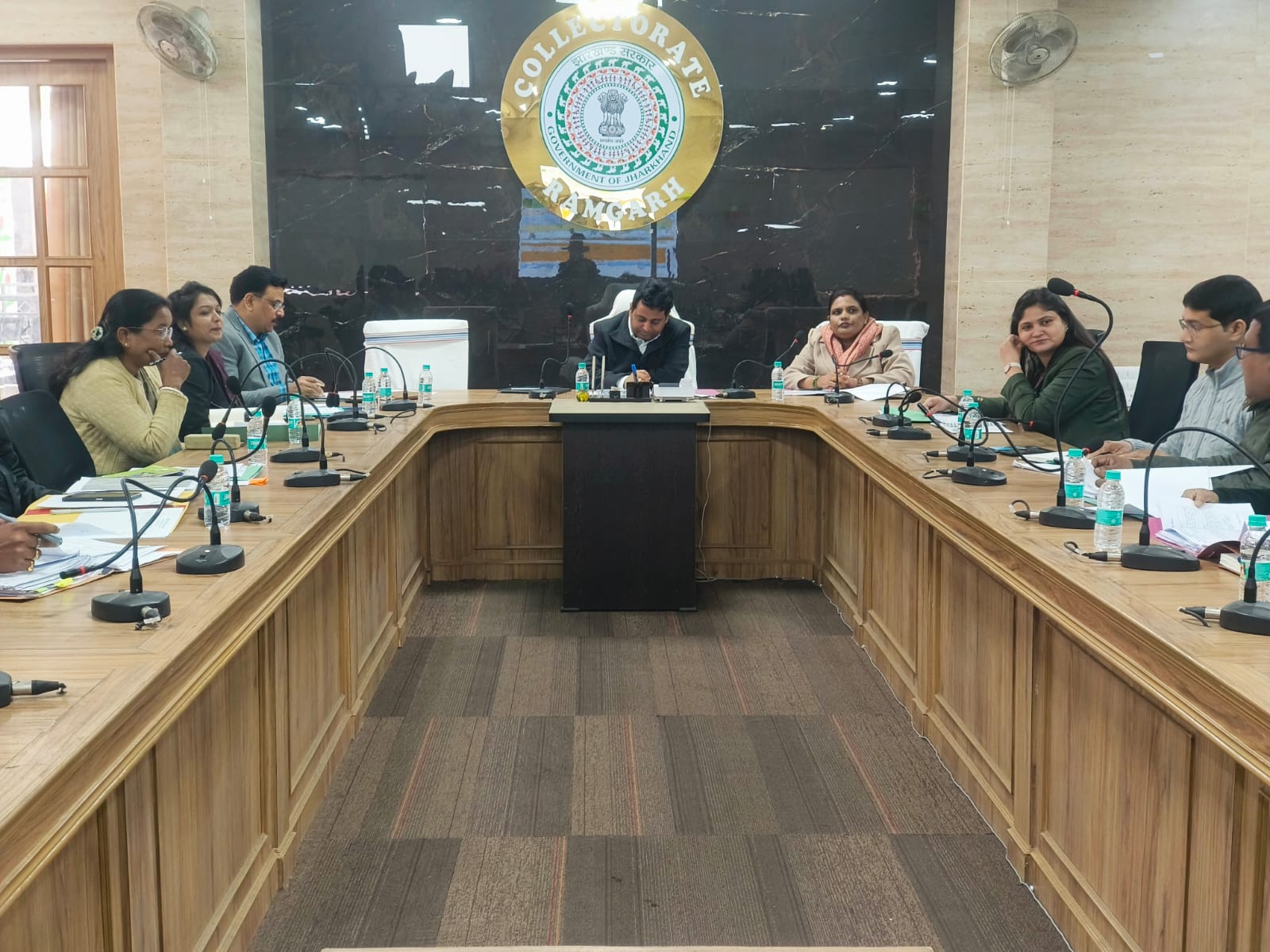 समीक्षा करते डीसी चंदन कुमार समीक्षा करते डीसी चंदन कुमार