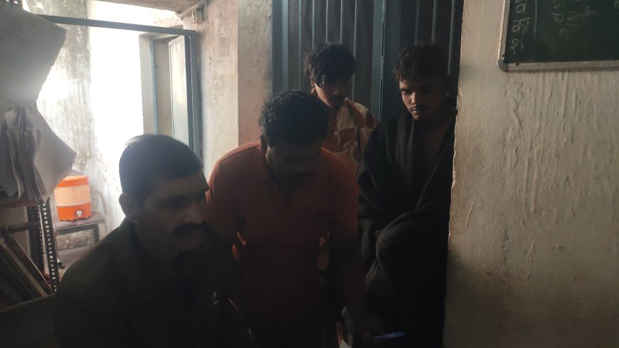 पीड़ित युवती थाने में सूचना प्राथमिकी दर्ज कराई पीड़ित युवती थाने में सूचना प्राथमिकी दर्ज कराई