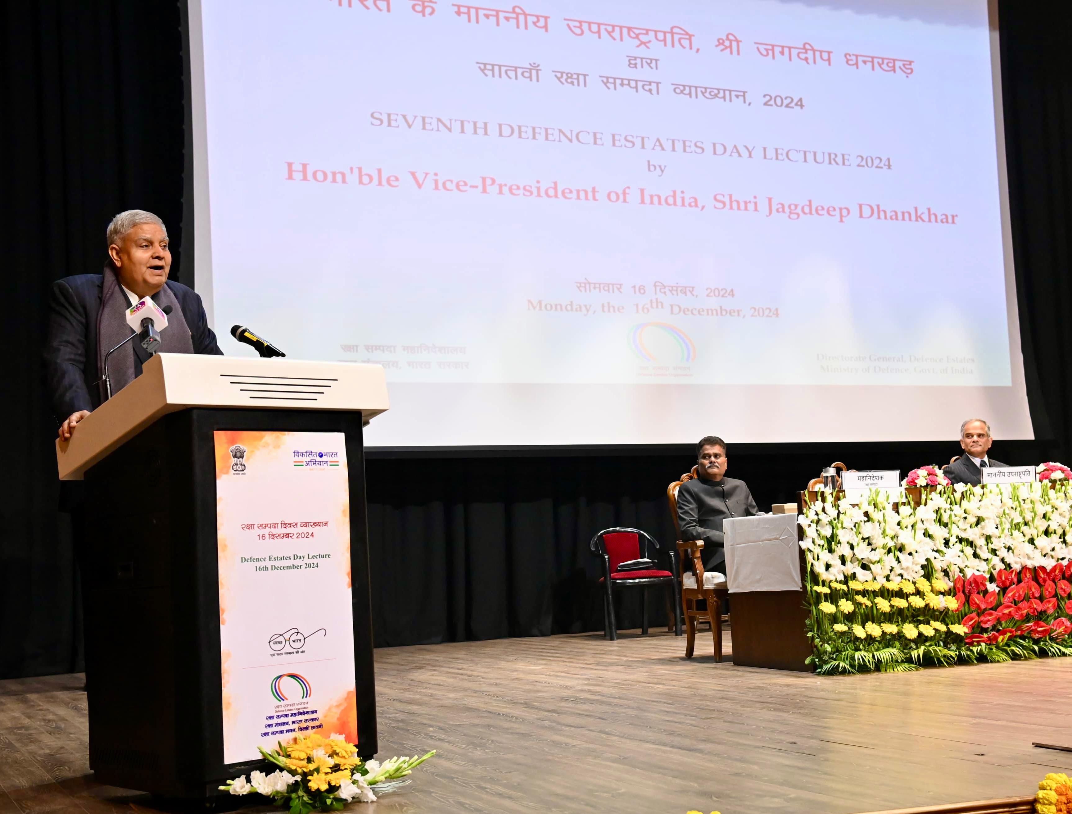 उपराष्ट्रपति जगदीप धनखड़ सोमवार कार्यक्रम को संबोधित करते हुए उपराष्ट्रपति जगदीप धनखड़ सोमवार कार्यक्रम को संबोधित करते हुए