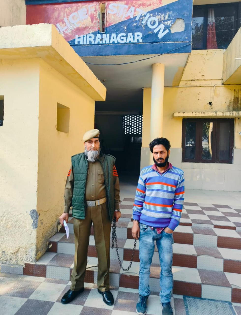 Drug smuggler arrested with chitta, case registered Drug smuggler arrested with chitta, case registered