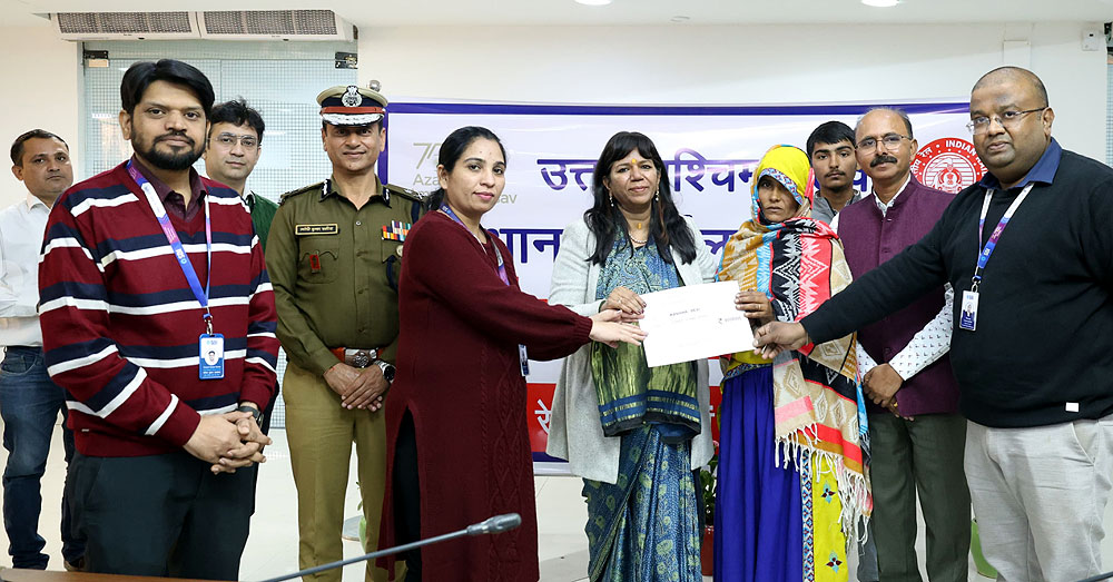 एसबीआई द्वारा मृत रेल कर्मचारी के परिवार को सैलेरी खाता होने पर 40 लाख रू. की आर्थिक सहायता एसबीआई द्वारा मृत रेल कर्मचारी के परिवार को सैलेरी खाता होने पर 40 लाख रू. की आर्थिक सहायता