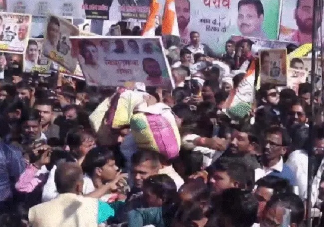 विधानसभा घेरने के लिए जुटे कांग्रेस नेता विधानसभा घेरने के लिए जुटे कांग्रेस नेता
