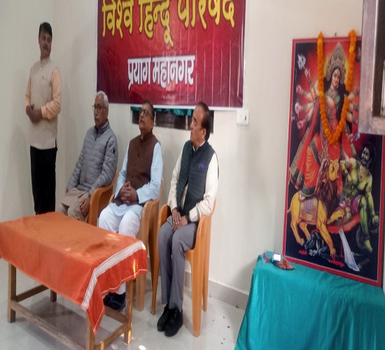 मीडिया से वार्ता करते हुए विहिप के केंद्रीय महामंत्री मिलिंद परांडे का छाया चित्र मीडिया से वार्ता करते हुए विहिप के केंद्रीय महामंत्री मिलिंद परांडे का छाया चित्र