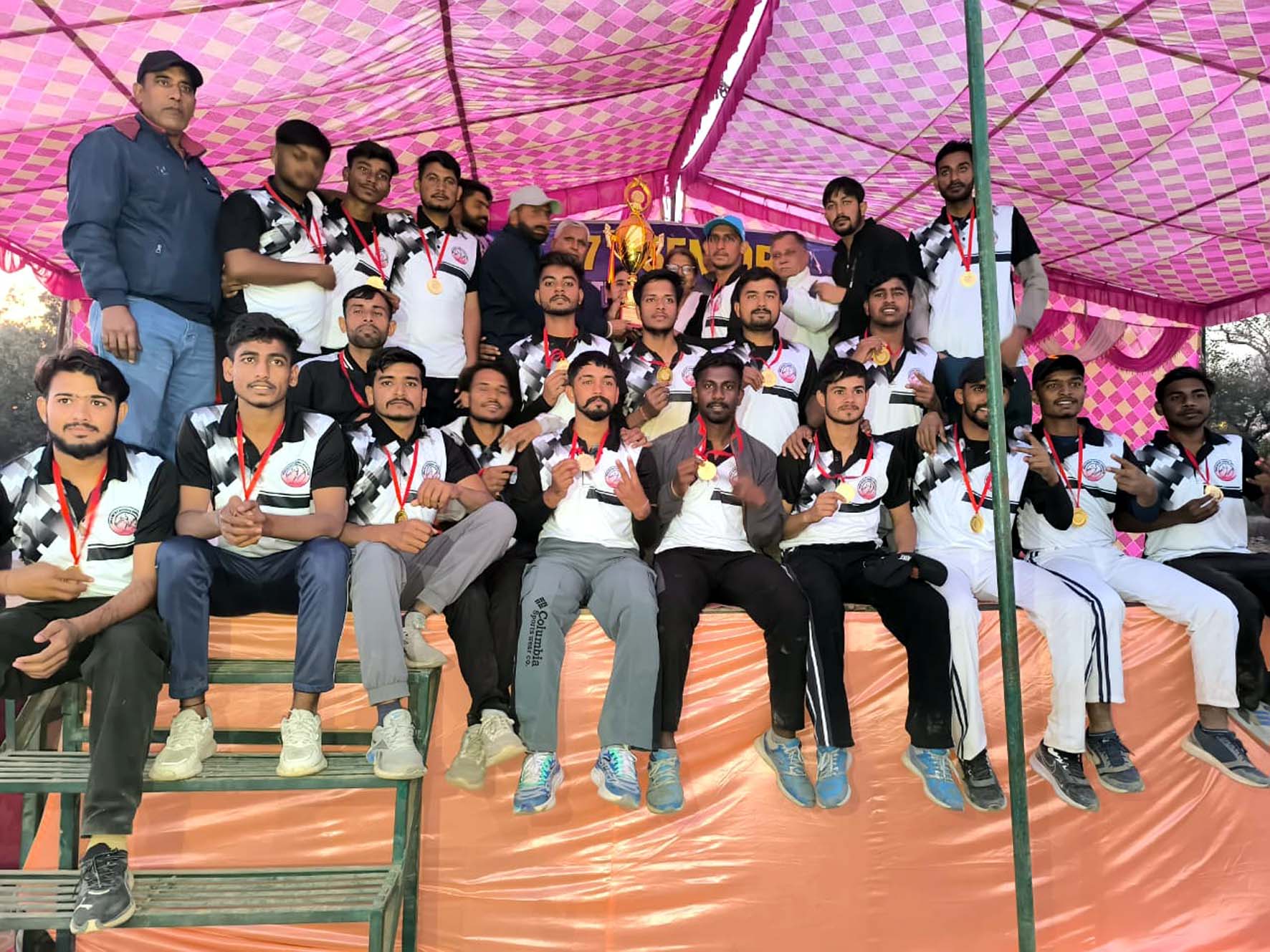 उत्कृष्ट प्रदर्शन करने वाले खिलाड़ी। उत्कृष्ट प्रदर्शन करने वाले खिलाड़ी।