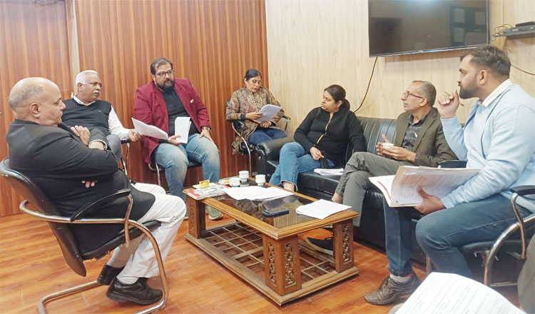 17 Snp-5 सोनीपत: जिला सलाहकार समिति की चेयरपर्सन डॉ. श्रुति दहिया बैठक लेते हुए। 17 Snp-5 सोनीपत: जिला सलाहकार समिति की चेयरपर्सन डॉ. श्रुति दहिया बैठक लेते हुए।