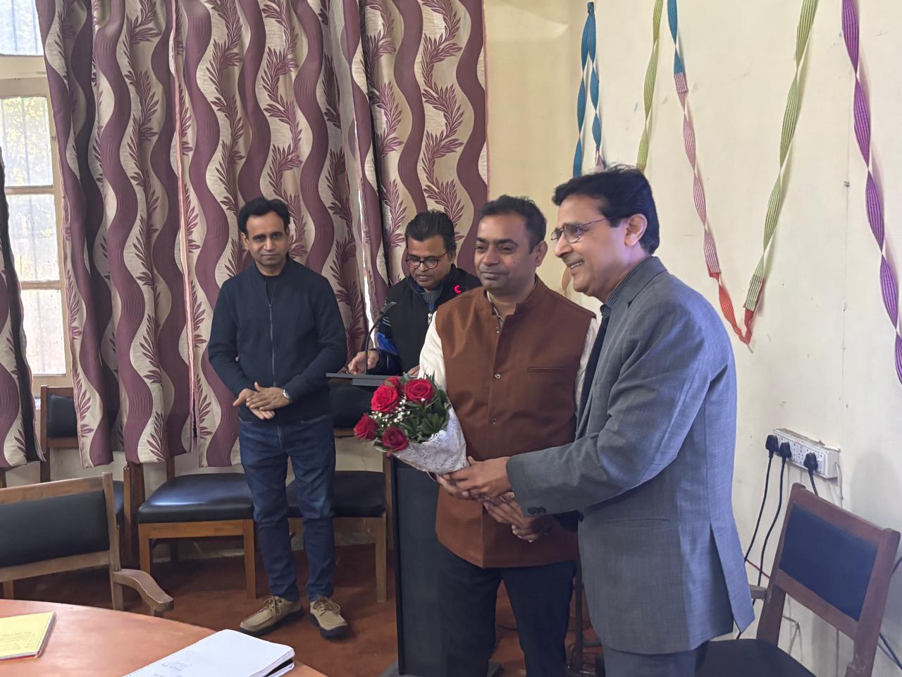 यूनिवर्सिटी महाराजा कॉलेज जयपुर के व्याख्याताओं ने 300 बच्चों को दिया गया बेसिक लाइफ सपोर्ट प्रशिक्षण यूनिवर्सिटी महाराजा कॉलेज जयपुर के व्याख्याताओं ने 300 बच्चों को दिया गया बेसिक लाइफ सपोर्ट प्रशिक्षण