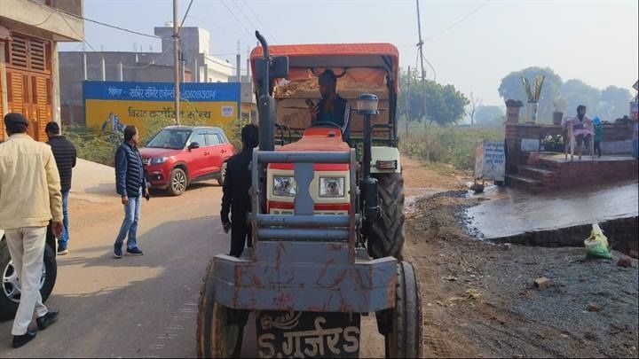 ट्रेक्टर ट्रॉली जब्त ट्रेक्टर ट्रॉली जब्त