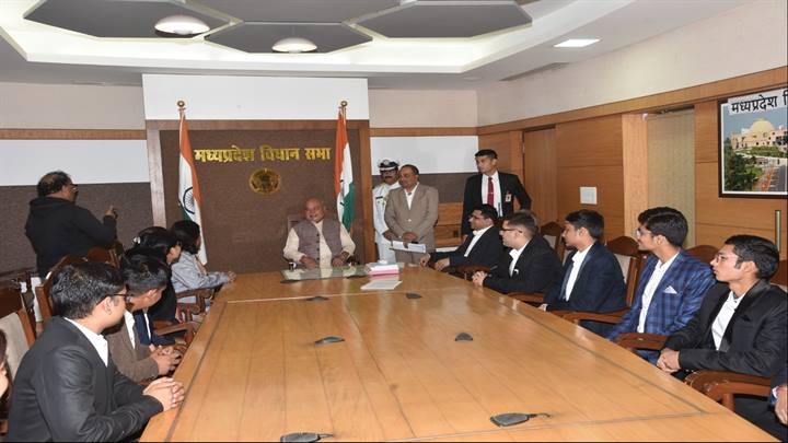 नरेन्द्र सिंह तोमर ने मुलाकात नरेन्द्र सिंह तोमर ने मुलाकात