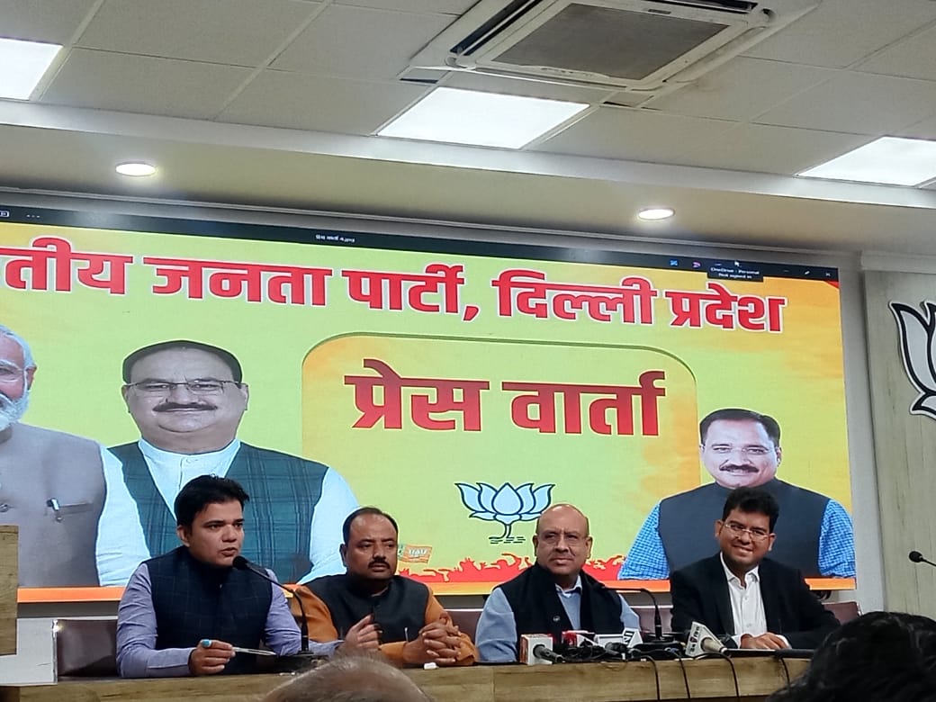 विजेंद्र गुप्ता आआपा से सदन में कैग रिपोर्ट पेश की मांग कर रहे विजेंद्र गुप्ता आआपा से सदन में कैग रिपोर्ट पेश की मांग कर रहे