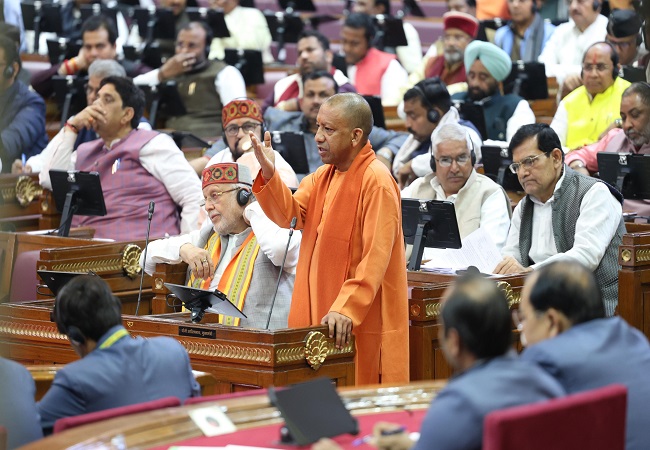 विधान सभा में मुख्यमंत्री योगी विधान सभा में मुख्यमंत्री योगी