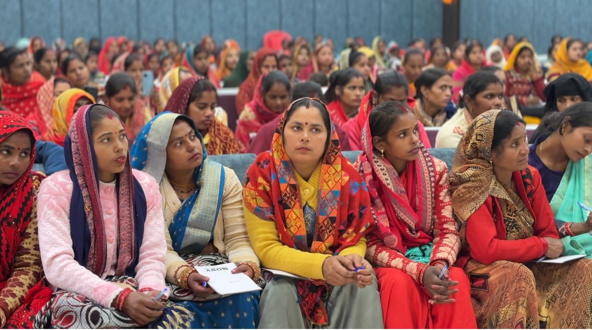 कार्यक्रम में मौजूद समूह की महिलाएं कार्यक्रम में मौजूद समूह की महिलाएं
