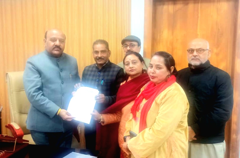मूवमेंट कल्कि के प्रतिनिधिमंडल ने उपमुख्यमंत्री सुरेंद्र चौधरी से की मुलाकात, गौ माता और सनातन बोर्ड के लिए सौंपा ज्ञापन मूवमेंट कल्कि के प्रतिनिधिमंडल ने उपमुख्यमंत्री सुरेंद्र चौधरी से की मुलाकात, गौ माता और सनातन बोर्ड के लिए सौंपा ज्ञापन
