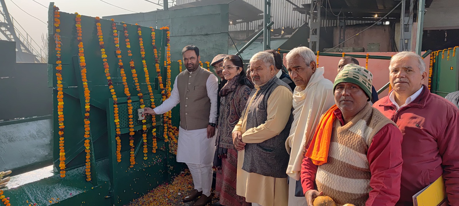 फोटो कैप्शन 17आरटीके3 : सहकारी चीनी मिल के 69वें पेराई सत्र का विधिवत रूप से बॉयलर का बटन दबाकर शुभारंभ करते हरियाणा शुगरफेड के अध्यक्ष धर्मबीर सिंह डागर फोटो कैप्शन 17आरटीके3 : सहकारी चीनी मिल के 69वें पेराई सत्र का विधिवत रूप से बॉयलर का बटन दबाकर शुभारंभ करते हरियाणा शुगरफेड के अध्यक्ष धर्मबीर सिंह डागर