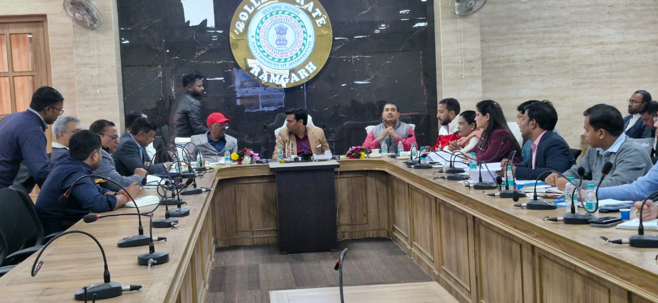 बैठक में शामिल अधिकारी बैठक में शामिल अधिकारी