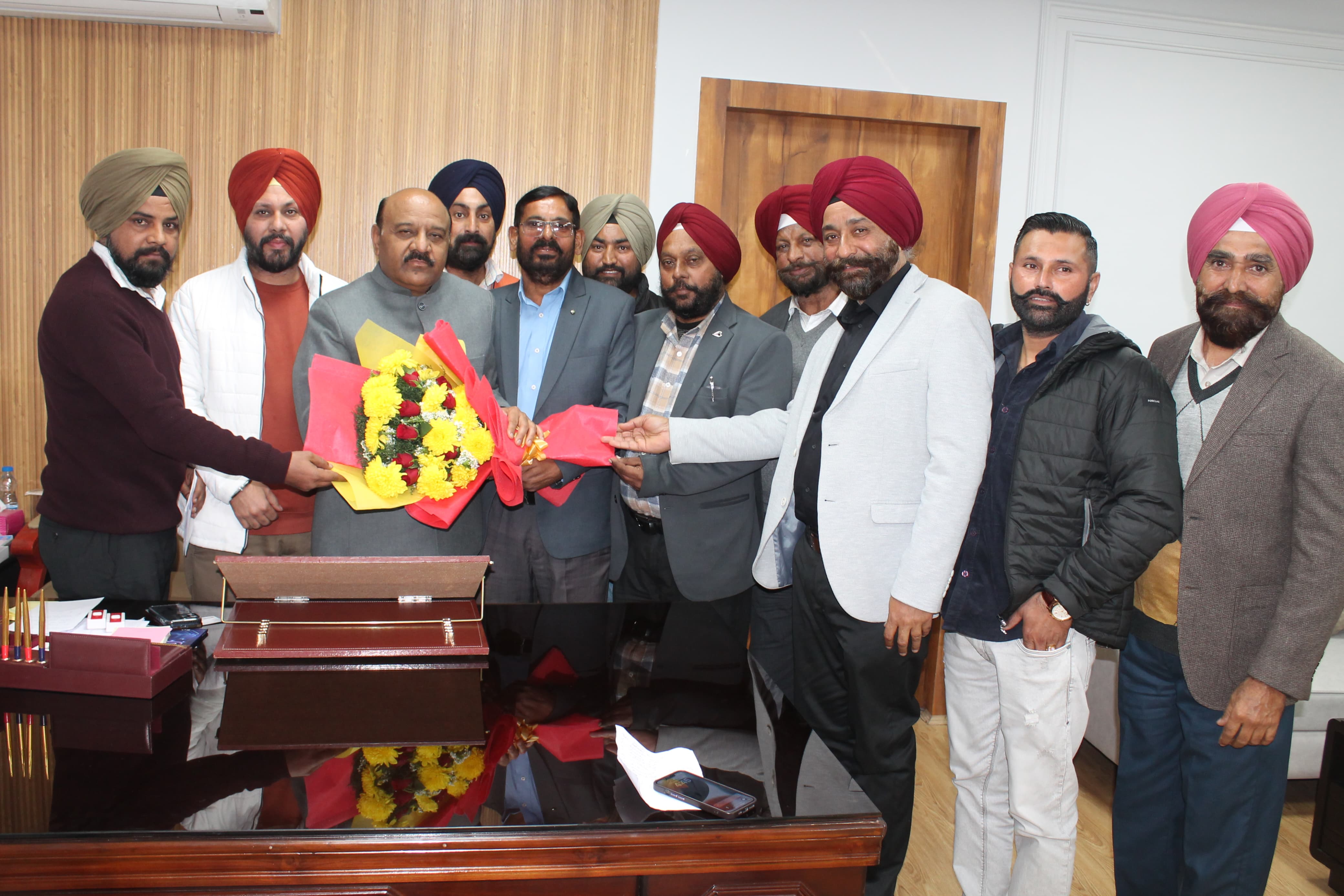 गुरुद्वारा बाबा सुंदर सिंह जी जसरोटा और जेके ब्लड डोनर्स सोसाइटी के प्रतिनिधिमंडल ने उपमुख्यमंत्री से मुलाकात की गुरुद्वारा बाबा सुंदर सिंह जी जसरोटा और जेके ब्लड डोनर्स सोसाइटी के प्रतिनिधिमंडल ने उपमुख्यमंत्री से मुलाकात की