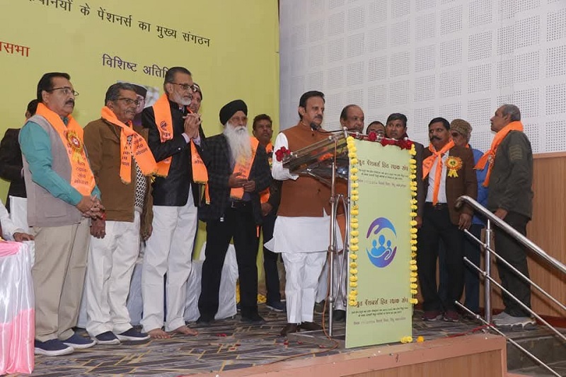 विद्युत पेंशनर्स हित रक्षक संघ के वार्षिक सम्मेलन को संबोधित करते हुए उप मुख्यमंत्री राजेन्‍द्र शुक्‍ल