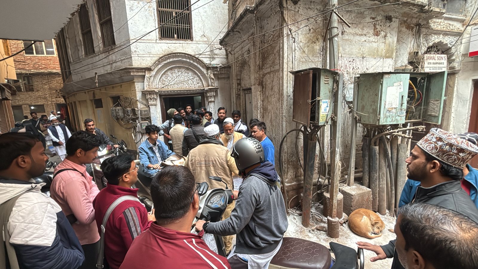 मदनपुरा में पुराना मंदिर: फोटो बच्चा गुप्ता मदनपुरा में पुराना मंदिर: फोटो बच्चा गुप्ता