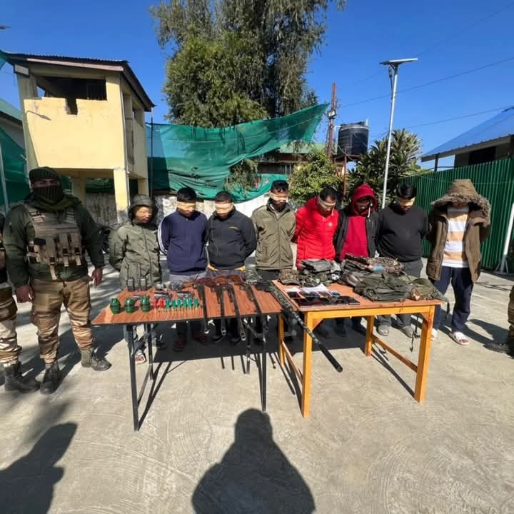 मणिपुर में बड़े पैमाने पर अभियान में हथियारों के साथ गिरफ्तार केसीपी (पीडब्ल्यूजी) के आठ कैडरों की तस्वीर। मणिपुर में बड़े पैमाने पर अभियान में हथियारों के साथ गिरफ्तार केसीपी (पीडब्ल्यूजी) के आठ कैडरों की तस्वीर।