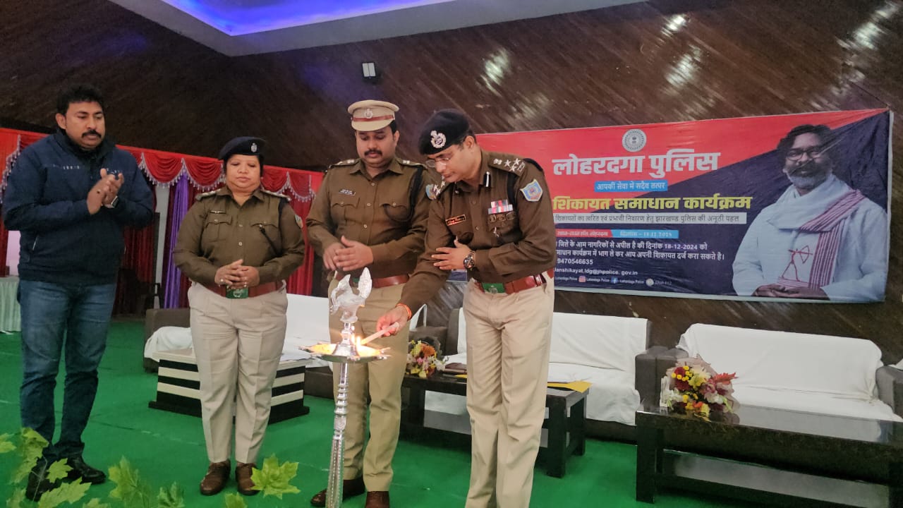 मौके पर मौजूद डीआईजी मौके पर मौजूद डीआईजी