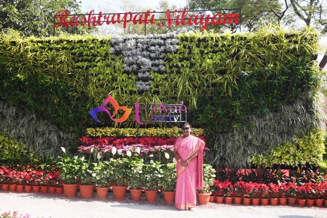 राष्ट्रपति द्रौपदी मुर्मु बुधवार को राष्ट्रपति निलयम का दौरा करने के दौरान राष्ट्रपति द्रौपदी मुर्मु बुधवार को राष्ट्रपति निलयम का दौरा करने के दौरान