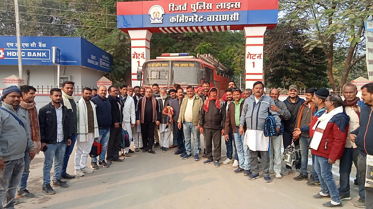 रिहाई के बाद नारेबाजी करते कांग्रेस के कार्यकर्ता: फोटो बच्चा गुप्ता रिहाई के बाद नारेबाजी करते कांग्रेस के कार्यकर्ता: फोटो बच्चा गुप्ता