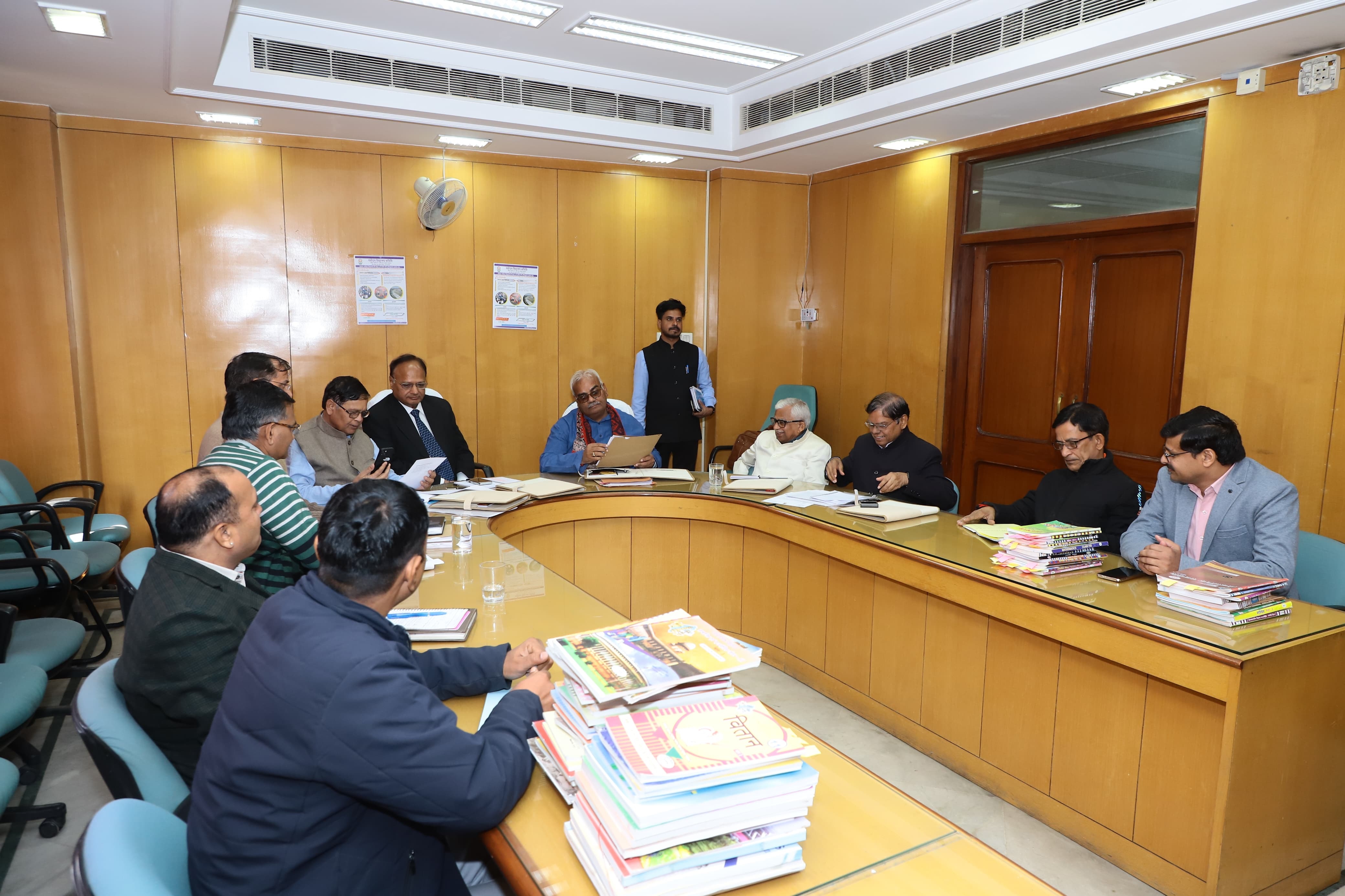 शिक्षा मंत्री की अध्यक्षता में पाठ्यक्रम समीक्षा समिति की बैठक शिक्षा मंत्री की अध्यक्षता में पाठ्यक्रम समीक्षा समिति की बैठक