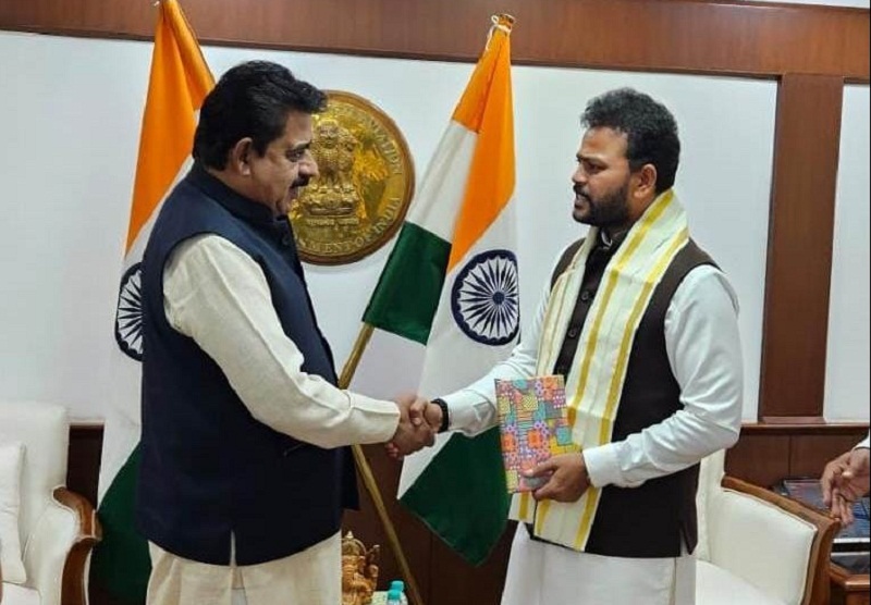 इंदौर एयरपोर्ट को लेकर सांसद लालवानी ने केन्द्रीय उड्डयन मंत्री से की थी मुलाकात (फाइल फोटो) इंदौर एयरपोर्ट को लेकर सांसद लालवानी ने केन्द्रीय उड्डयन मंत्री से की थी मुलाकात (फाइल फोटो)