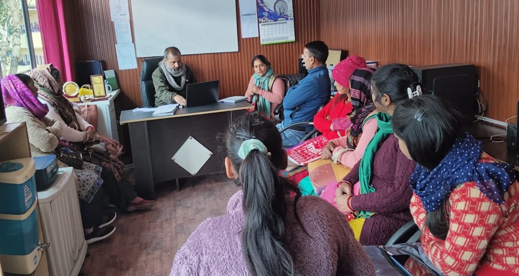गोपेश्वर में जैविक उत्पाद प्रशिक्षण में प्रतिभाग करते हुए। गोपेश्वर में जैविक उत्पाद प्रशिक्षण में प्रतिभाग करते हुए।