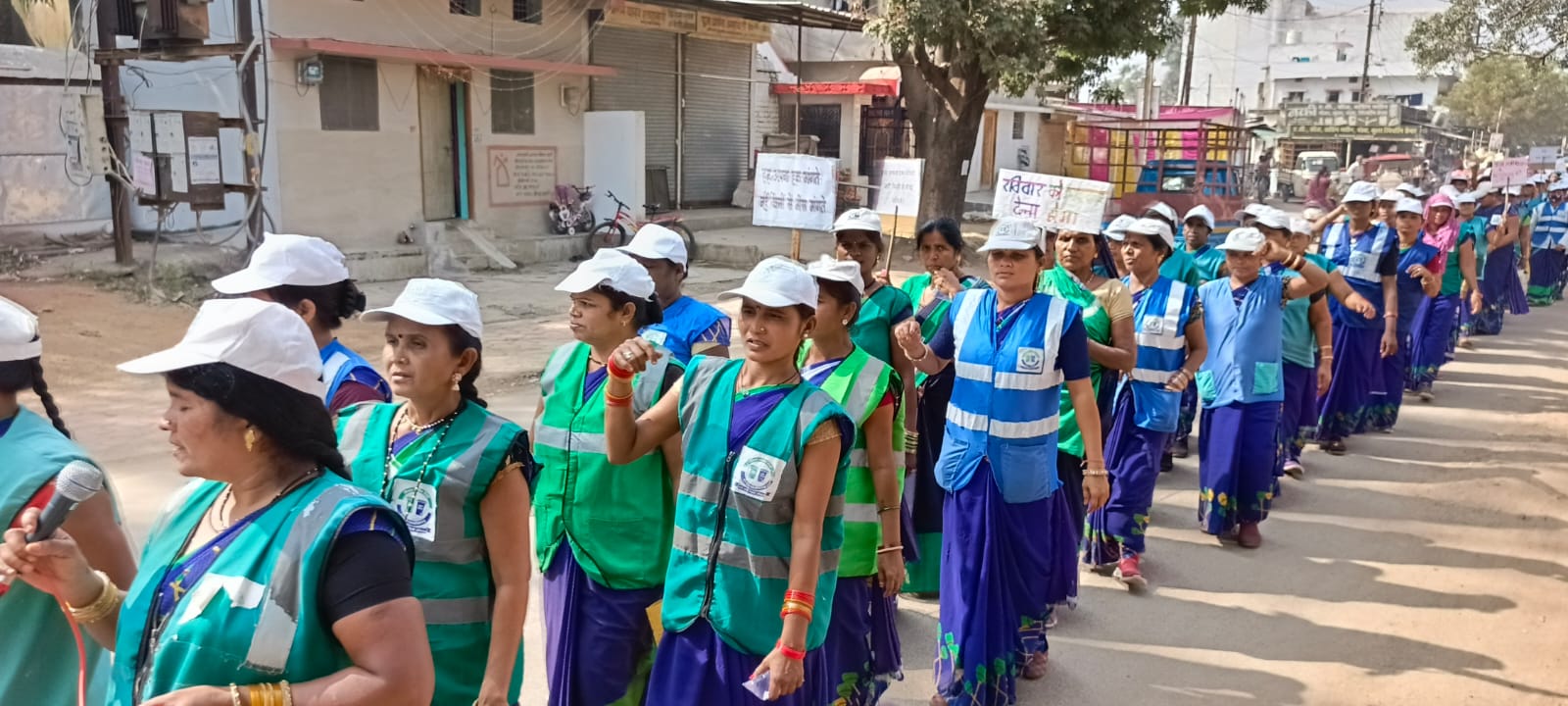 धमतरी शहर में स्वच्छता समूह की महिलाओं ने निकाली थी रैली। फाईल धमतरी शहर में स्वच्छता समूह की महिलाओं ने निकाली थी रैली। फाईल