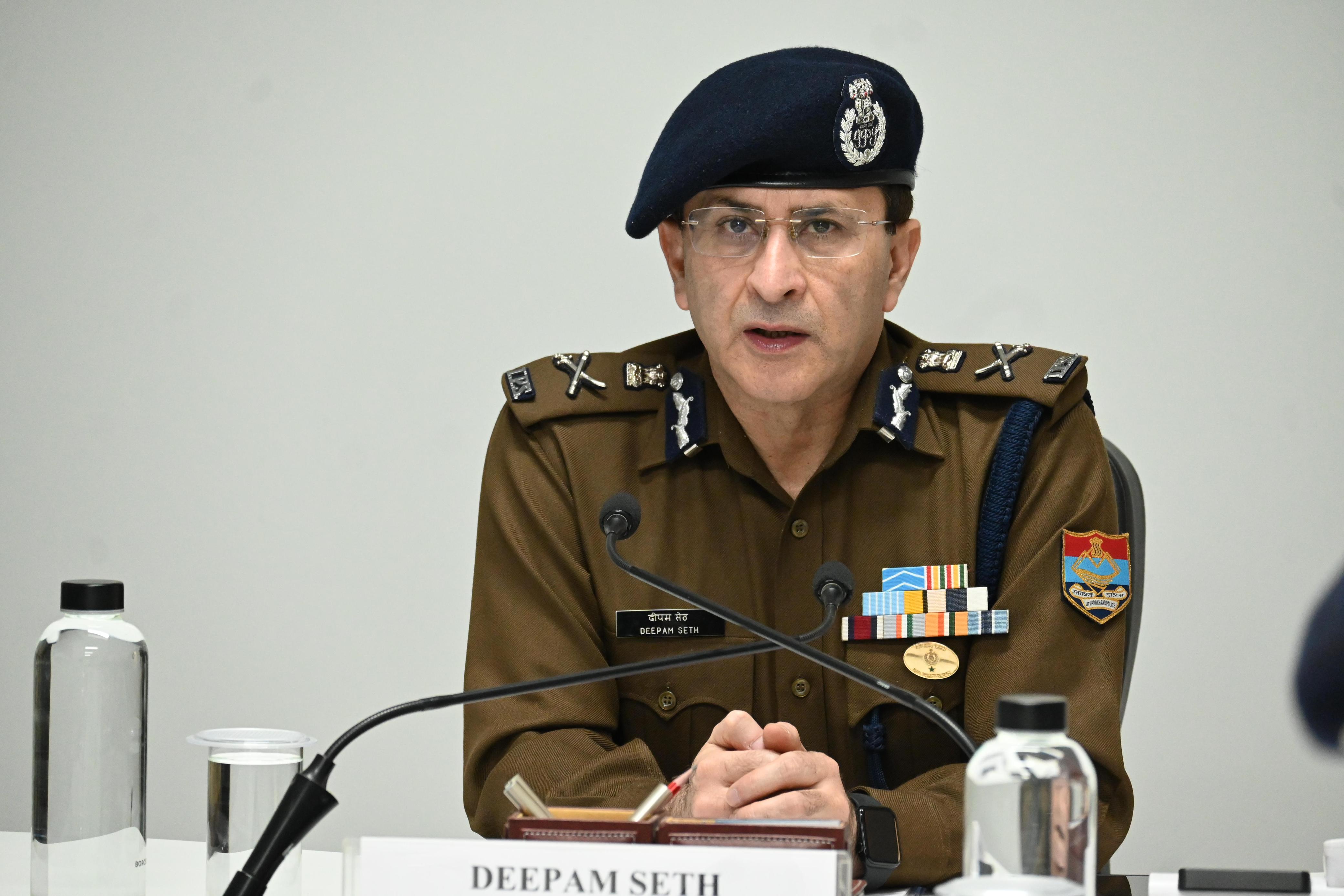 पुलिस महानिदेशक दीपम सेठ पुलिस महानिदेशक दीपम सेठ