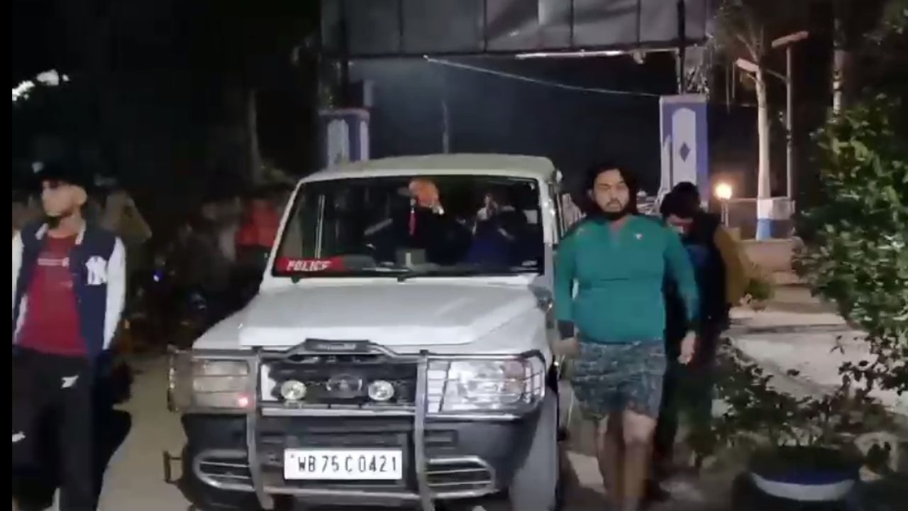 बुजुर्ग दंपति के हत्या मामले में तीन रिश्तेदार गिरफ्तार बुजुर्ग दंपति के हत्या मामले में तीन रिश्तेदार गिरफ्तार