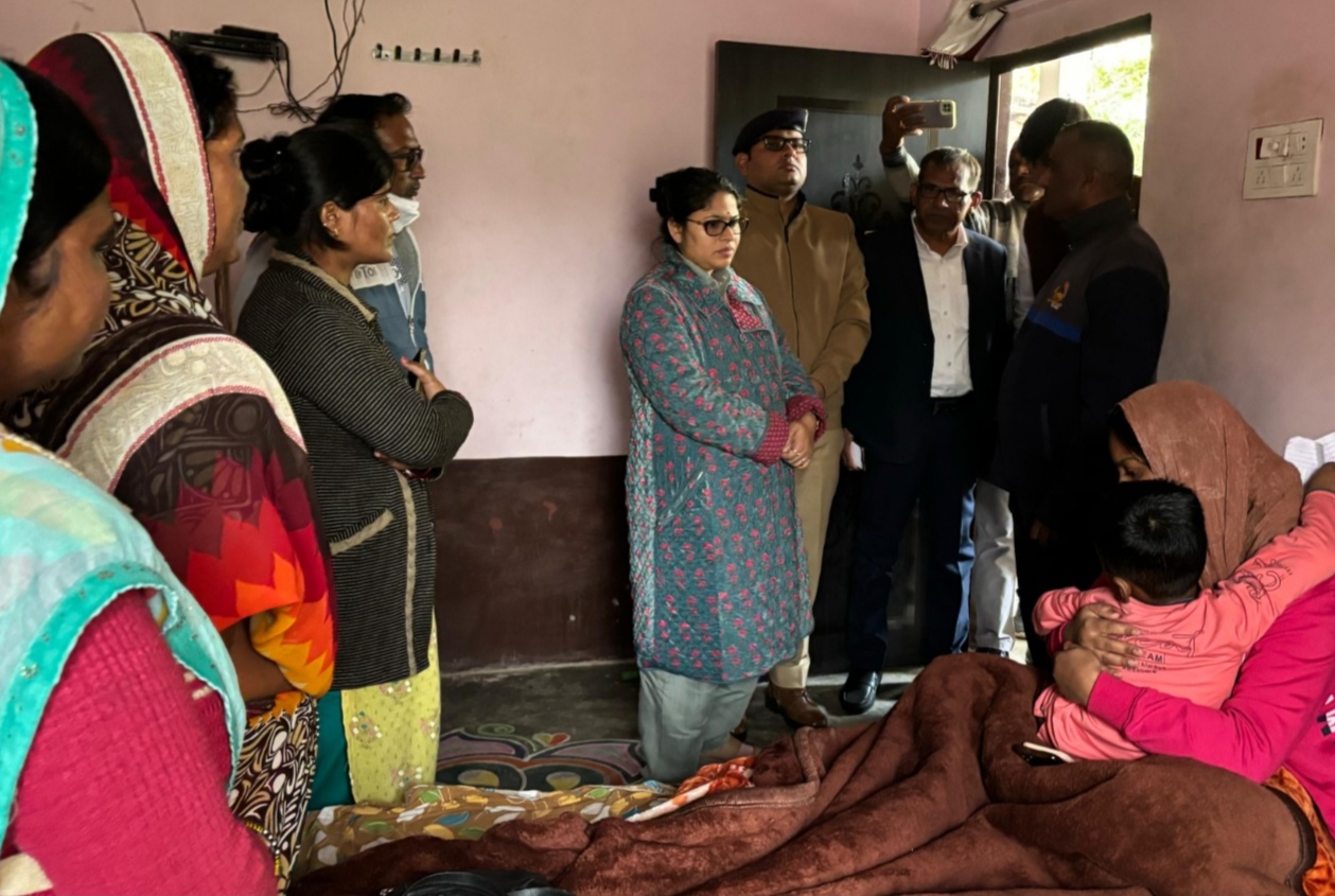 शहीद चंद्र प्रकाश पटेल को जिलाधिकारी और पुलिस अधीक्षक ने दी श्रद्धांजलि। शहीद चंद्र प्रकाश पटेल को जिलाधिकारी और पुलिस अधीक्षक ने दी श्रद्धांजलि।
