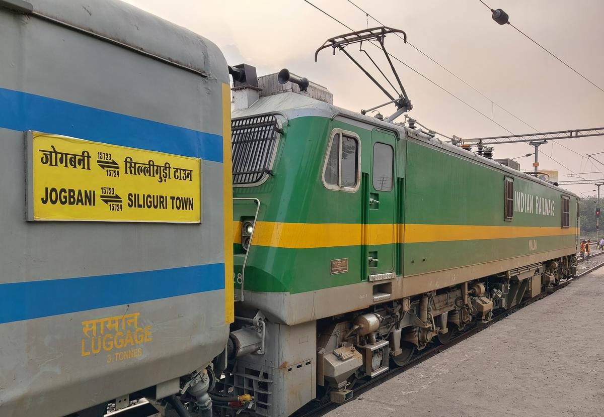 अररिया फोटो:जोगबनी सिलीगुड़ी इंटरसिटी एक्सप्रेस ट्रेन अररिया फोटो:जोगबनी सिलीगुड़ी इंटरसिटी एक्सप्रेस ट्रेन