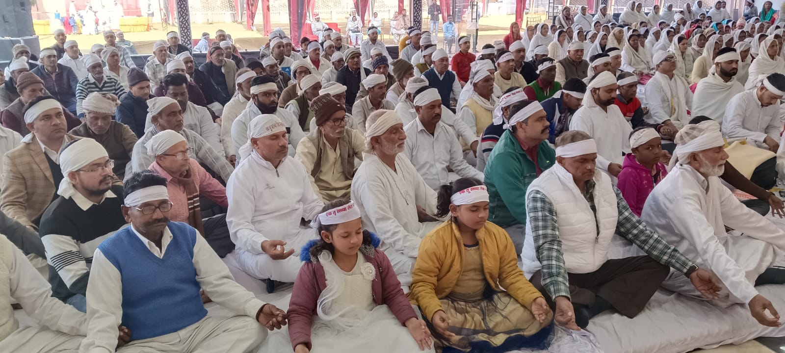 रॉयल बैंक्विट हॉल मुरादाबाद में आयोजित तीन दिवसीय दिव्य सत्संग करते सत्पुरुष बाबा फुलसंदे वालों रॉयल बैंक्विट हॉल मुरादाबाद में आयोजित तीन दिवसीय दिव्य सत्संग करते सत्पुरुष बाबा फुलसंदे वालों