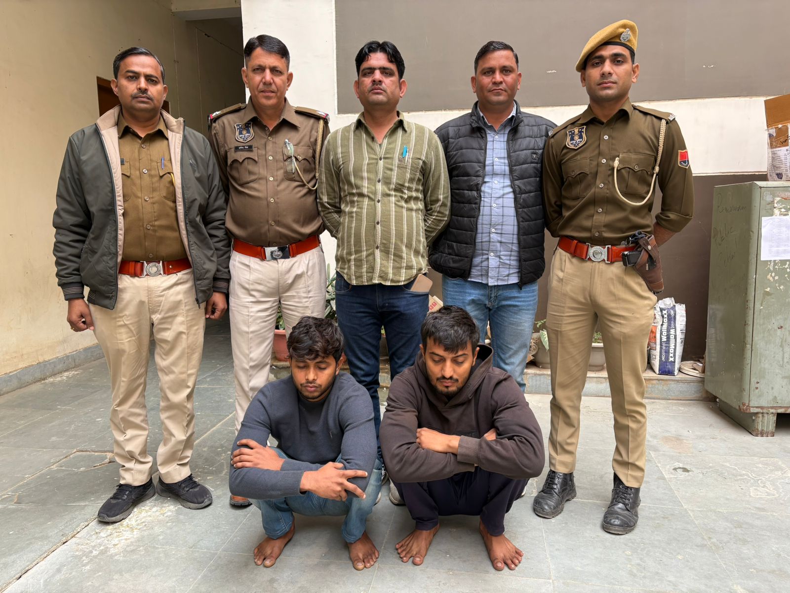 साइबर ठगी करने वाले दाे ठग गिरफ्तार , 10 बैंक खातों से किया था 26.65 लाख की ठगी साइबर ठगी करने वाले दाे ठग गिरफ्तार , 10 बैंक खातों से किया था 26.65 लाख की ठगी