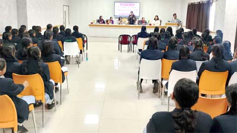 सीनियर पीसीएस अधिकारी ऋचा सिंह ने स्कूली छात्राओं से की महत्वपूर्ण चर्चा सीनियर पीसीएस अधिकारी ऋचा सिंह ने स्कूली छात्राओं से की महत्वपूर्ण चर्चा