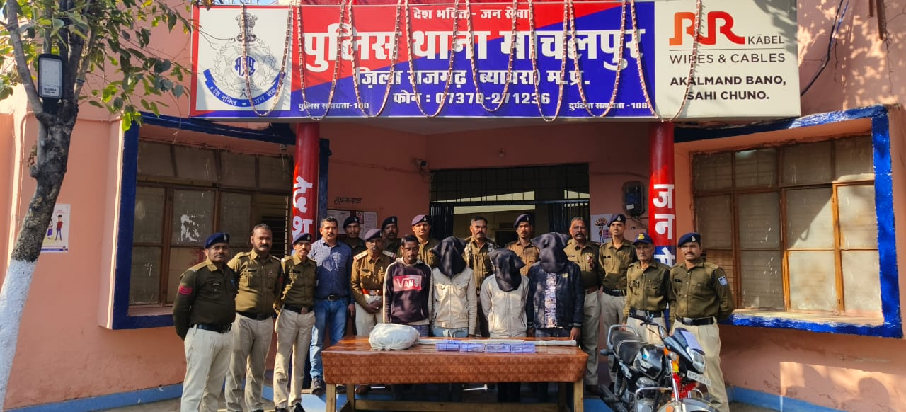 लूट के मामले में चार आरोपित गिरफ्तार लूट के मामले में चार आरोपित गिरफ्तार