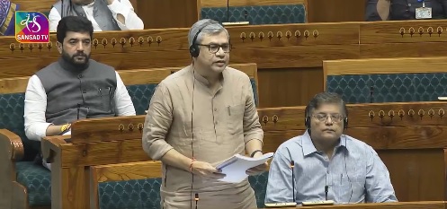 रेल मंत्री अश्विनी वैष्णव लोकसभा में बिल पेश करते हुए रेल मंत्री अश्विनी वैष्णव लोकसभा में बिल पेश करते हुए