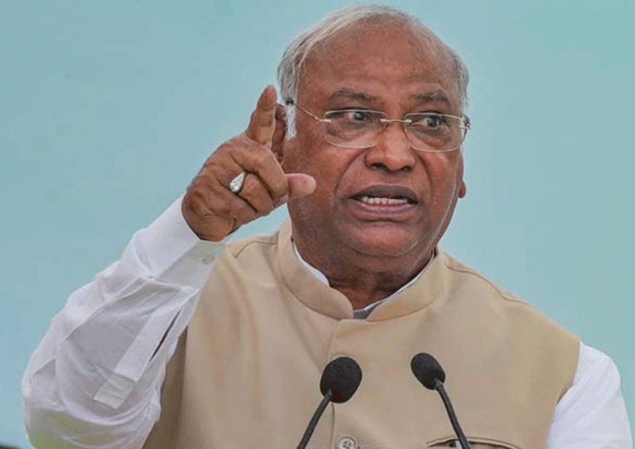 मल्लिकार्जुन खरगे (फाइल फोटो) मल्लिकार्जुन खरगे (फाइल फोटो)