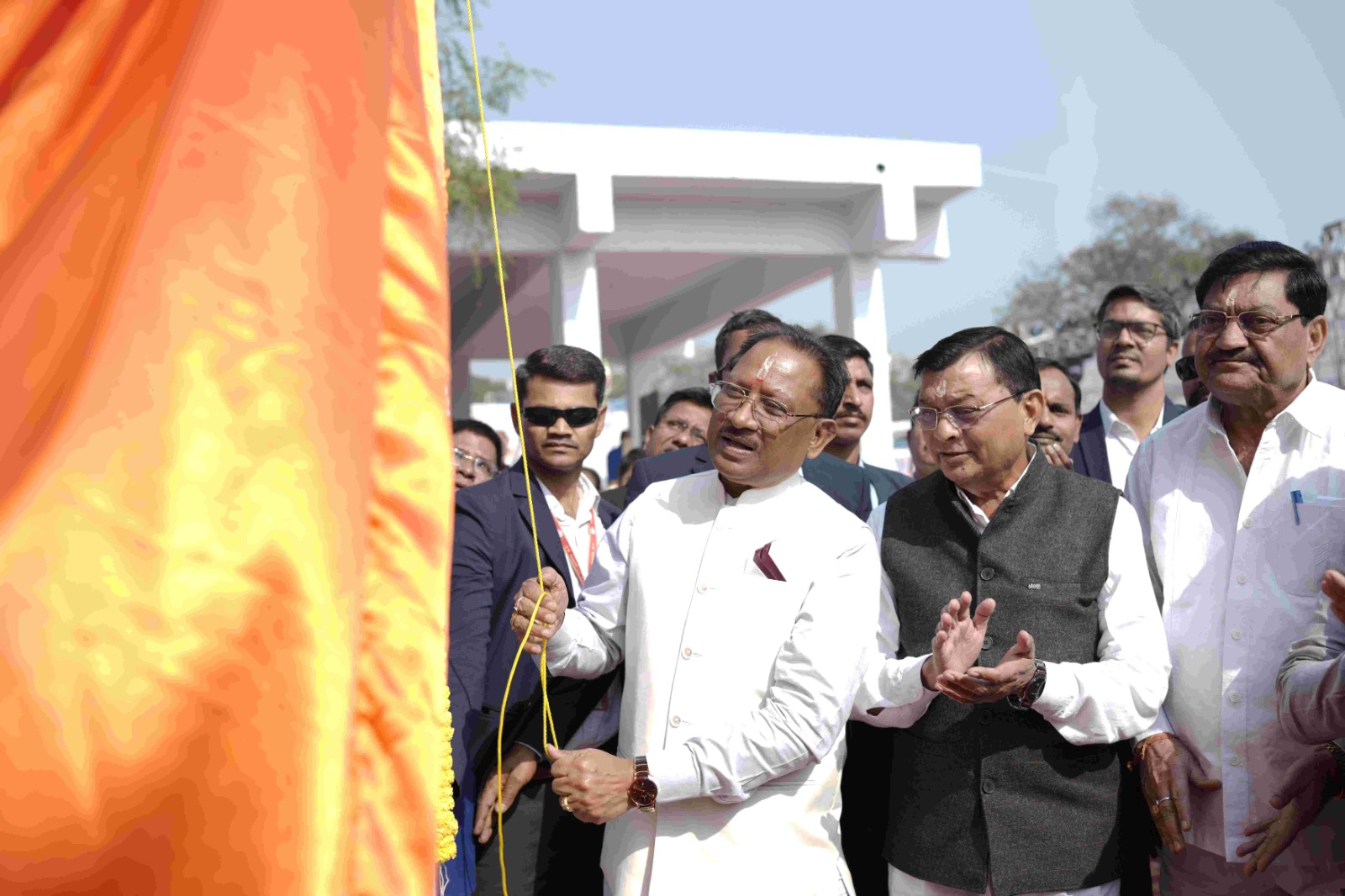 महान संत बाबा घासीदास ने ऊंच-नीच मिटाकर मानव को एक रहने का संदेश दिया महान संत बाबा घासीदास ने ऊंच-नीच मिटाकर मानव को एक रहने का संदेश दिया