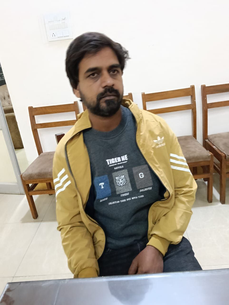 एसडीएम का ड्राइवर 3 लाख रुपये की रिश्वत लेते रंगे हाथों गिरफ्तार एसडीएम का ड्राइवर 3 लाख रुपये की रिश्वत लेते रंगे हाथों गिरफ्तार